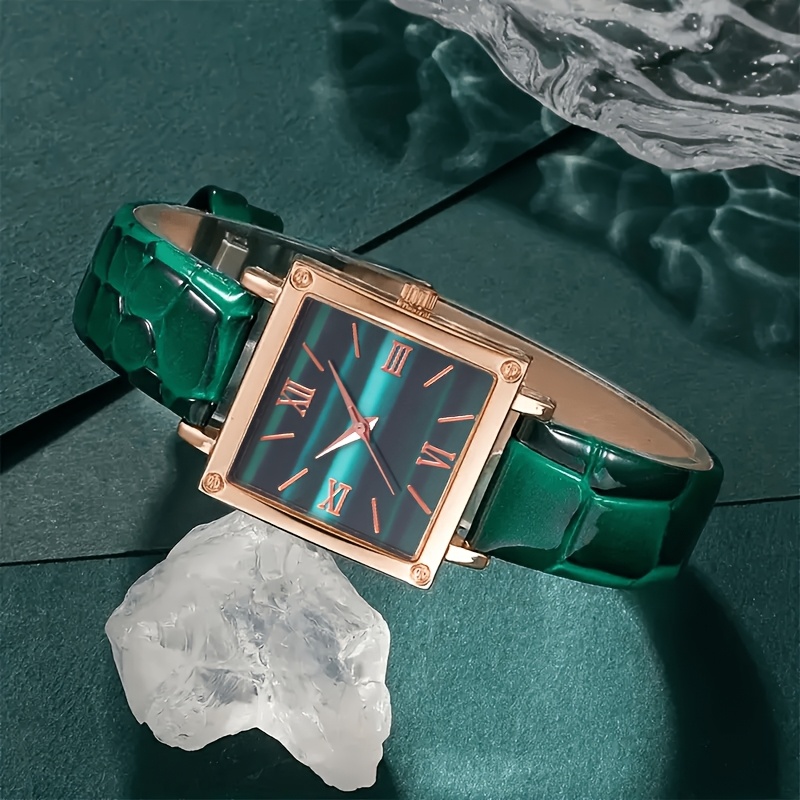 Women's Luxury Alloy Case Quartz Watch with Round Dial